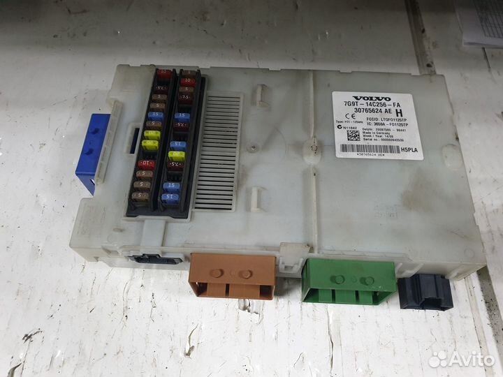 Монтажный блок предохранителей volvo XC70 S80 3,2
