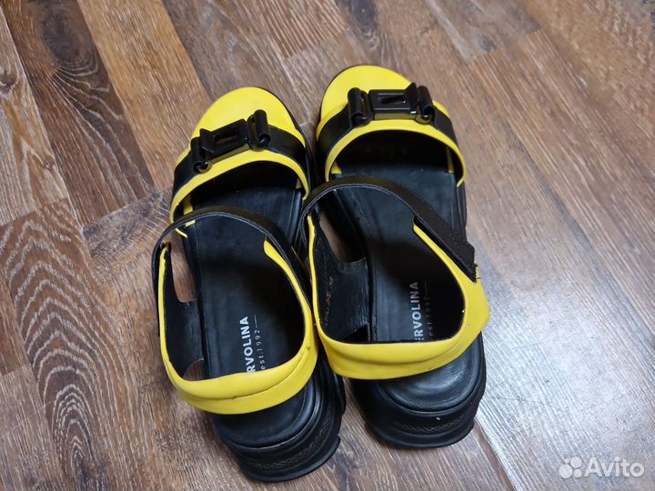 Босоножки женские