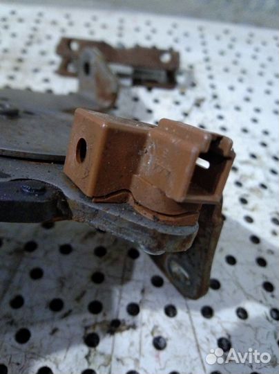 Рычаг стояночного тормоза Toyota Corolla