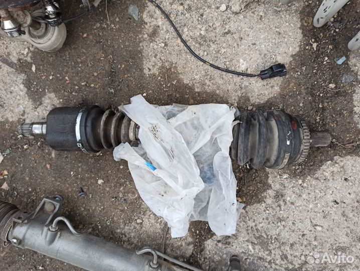 Volvo S60 полуось левая