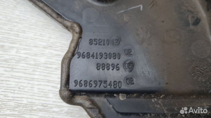 Крышка двигателя Peugeot 3008 1 DV6C 2012