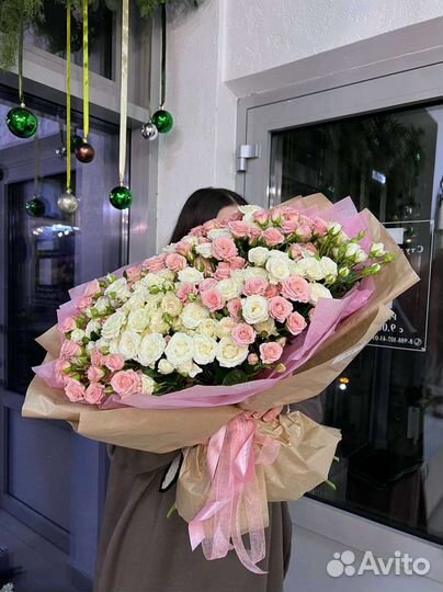 Букет кустовых роз