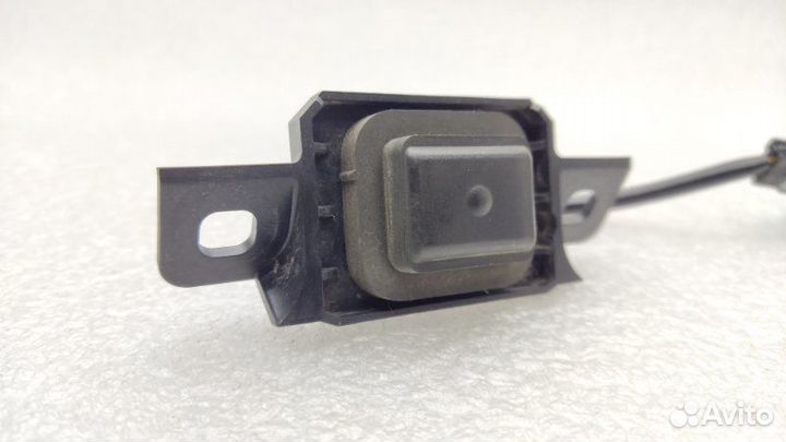 Кнопка открывания багажника Toyota Camry 70 2arfe
