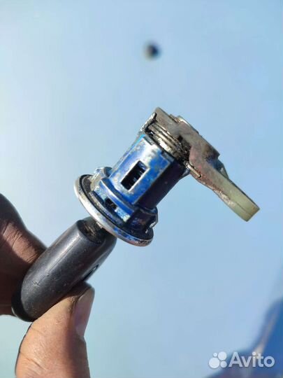 Личинка замка с ключом на renault logan 1