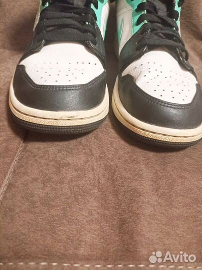 Продам кросовки Nike air jordan 1 mid