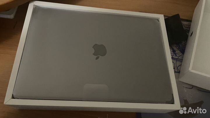 Macbook pro 13 2020 i5 16gb 512