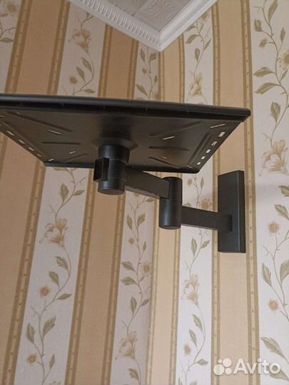 Полка навесная под телевизор