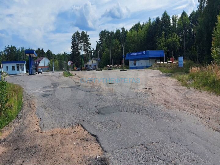 Земельный участок с нежилым зданием и сооружениями