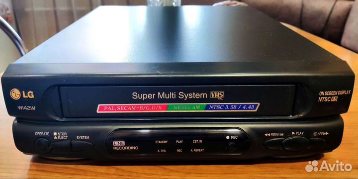Видеомагнитофон LG w142w
