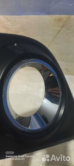 Накладка птф передняя правая Toyota Hilux 8 2016