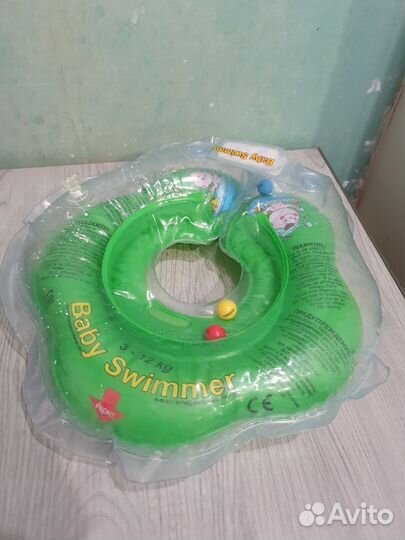 Круг на шею и шапочка-русалка для купания малыша