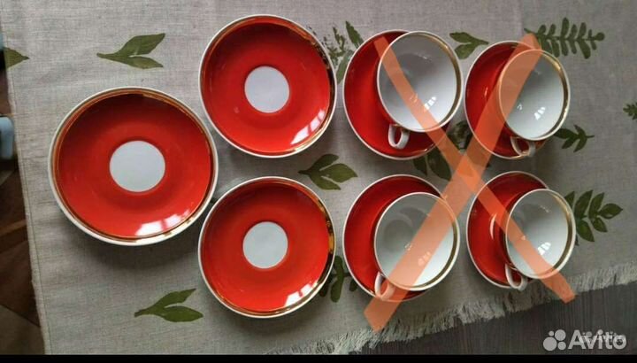 Чайные чашки с блюдцами, тарелки, сервиз