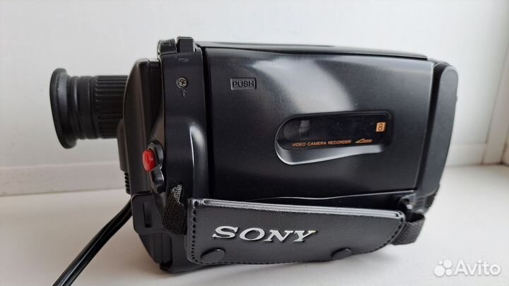 Видеокамера Sony Handycam330