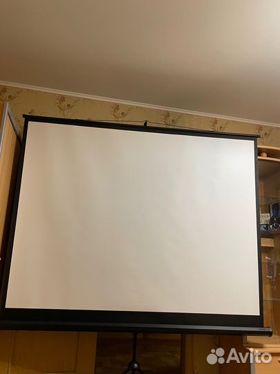 Экран для проектора на штативе