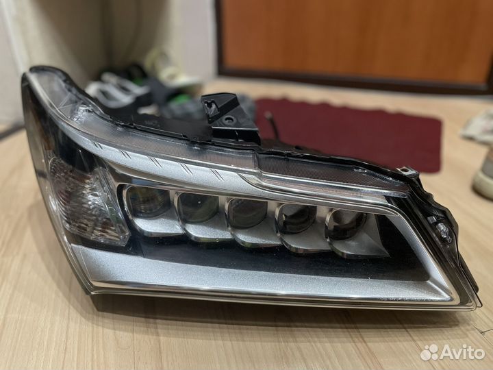 Фара правая светодиодная Acura MDX III (2014-2016)