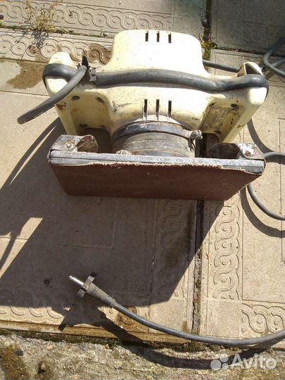 Шлифмашинка ленточная