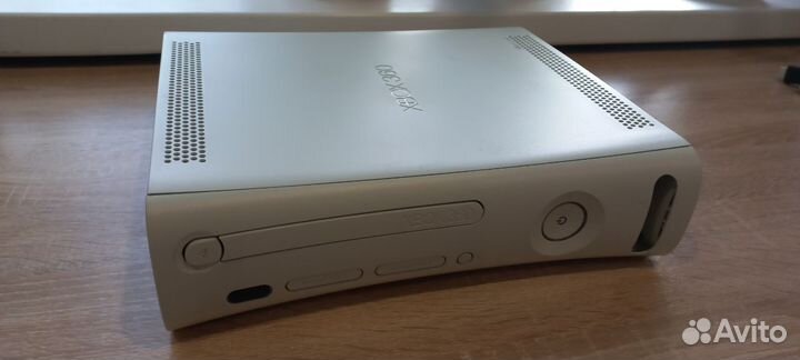 Xbox 360 + игра Dead Space 3 в подарок