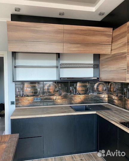 Островная кухня до потолка с рассрочкой