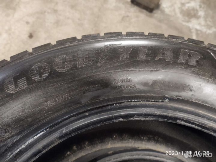 Goodyear UltraGrip Ice 235/65 R17 108T