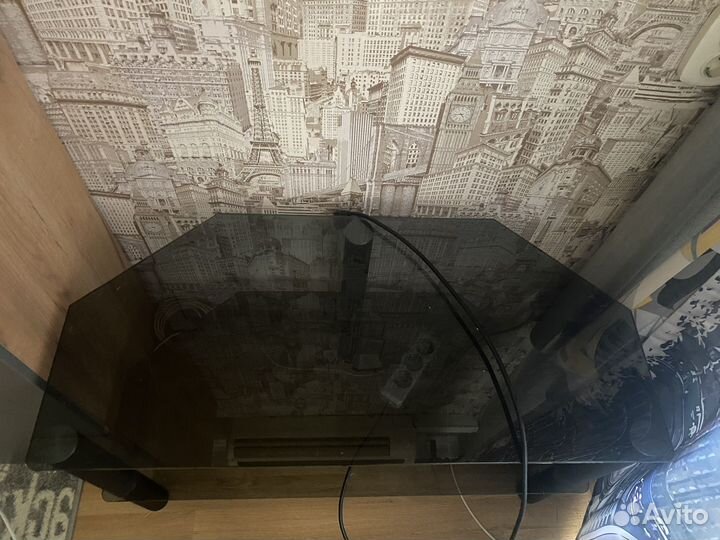 Стол стеклянный для телевизора