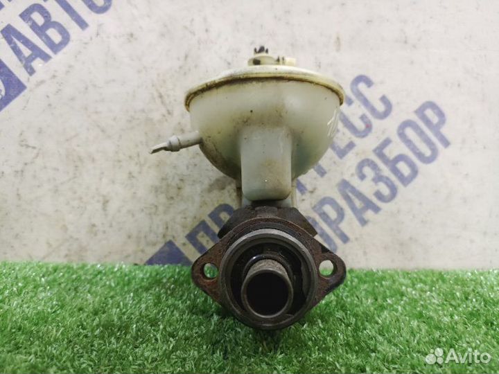 Главный тормозной цилиндр Volkswagen Golf 3