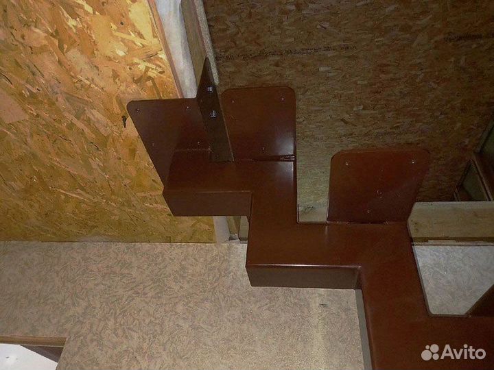 Лестница ломаный косоур