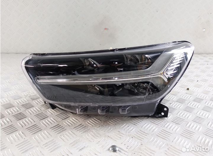 Volvo XC40 17- светодиодная фара левая передняя