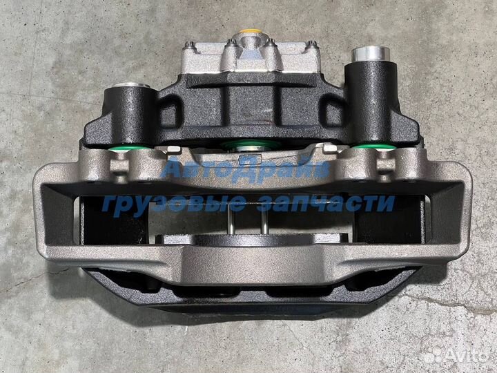 Суппорт Саф правый в сборе с колодками