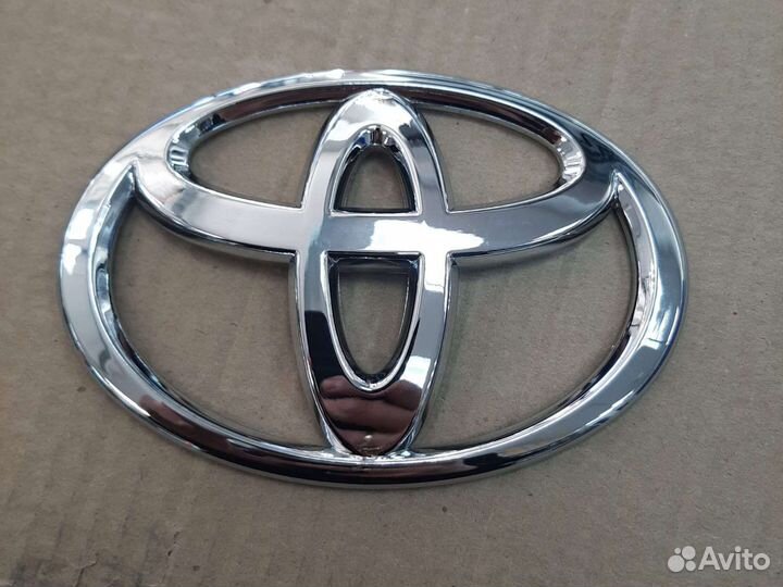 Эмблема Toyota RAV 4 camry corolla
