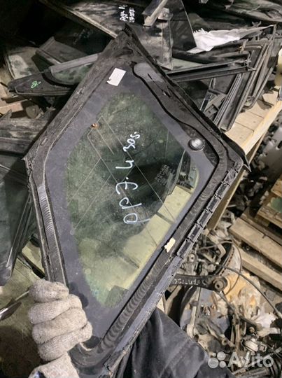 Задняя форточка Рендж Ровер Эвок