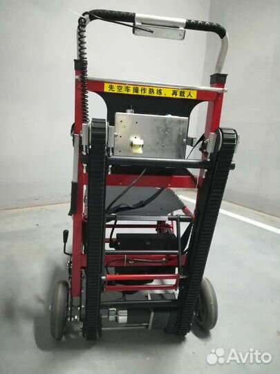 Гусеничный подъемник ступенькоход