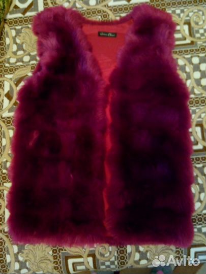 Красивый новый жилет 42 размер