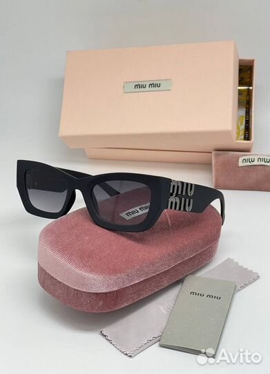 Солнцезащитные очки MIU MIU