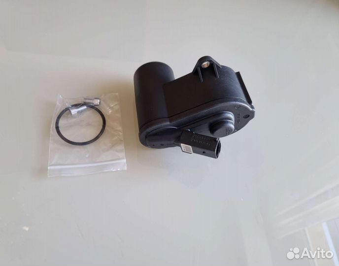 Моторчик ручника VW Passat B6 B7 Tiguan Новый