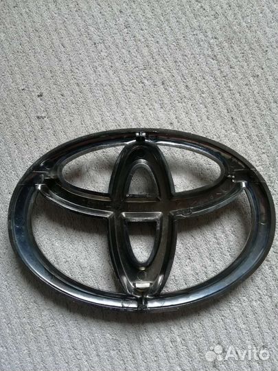 Эмблема Toyota Lend Cruiser Prado