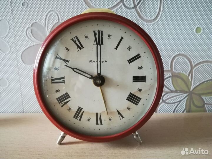 Винтажные механические часы-будильник янтарь (очз)