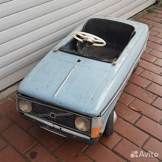 Детский педальный автомобиль.Ретро