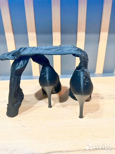 Винтажные сапоги с вышивкой