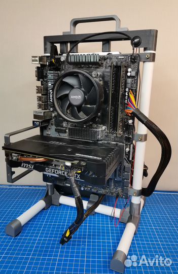 Открытый компьютерный корпус. Компьютерный стенд