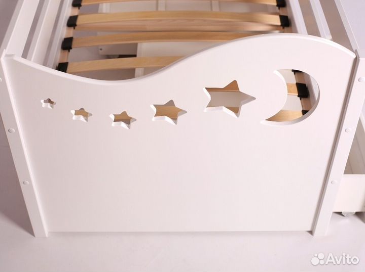 Детская кровать односпальная с фигурным изголовьем