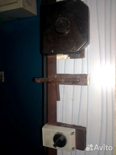 Дверь входная металлическая б/у