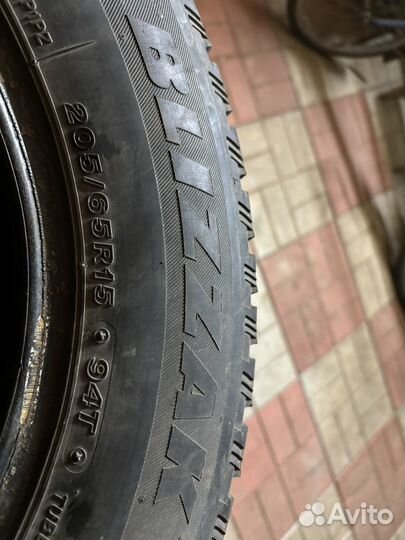 Bridgestone Blizzak Spike-01 205/65 R15 94