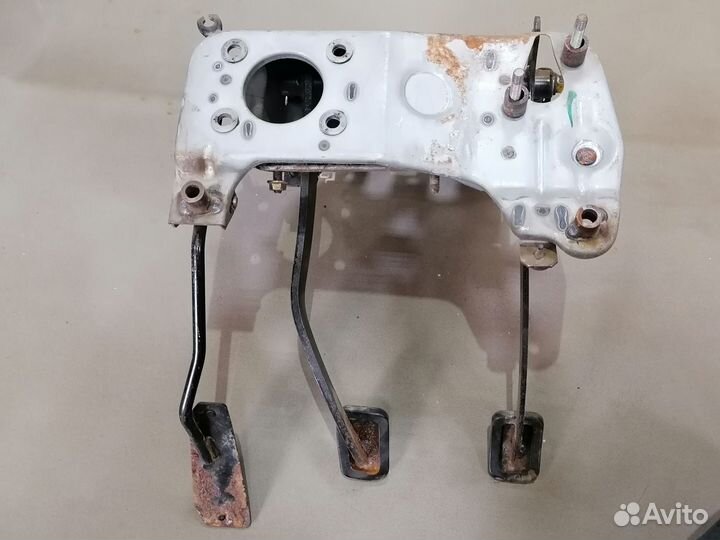 Педальный узел Mazda 323 E5 1.5 1985
