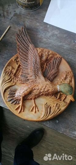 Резное панно из дерева