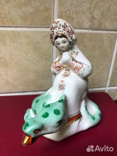 Фарфоровая статуэтка «Царевна на змее»