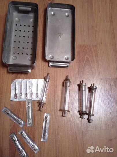 Шприцы, стерилизатор, иголки СССР