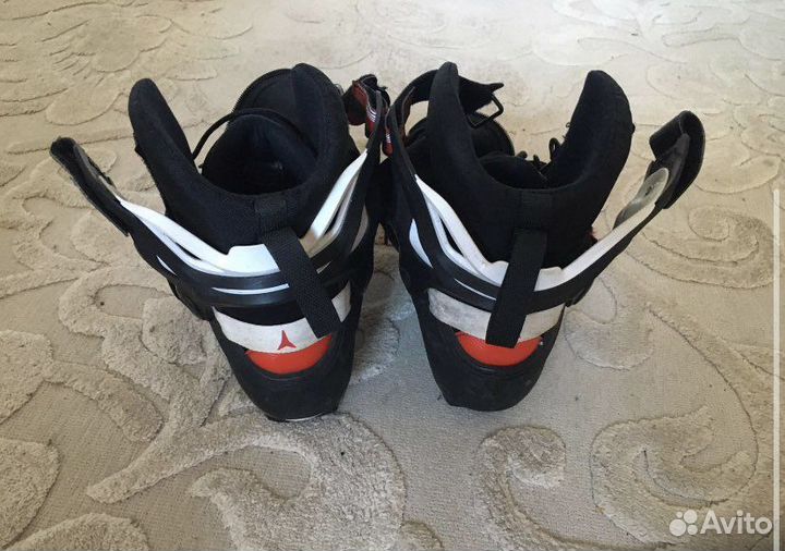 Лыжные ботинки коньковые Atomic 44-45р