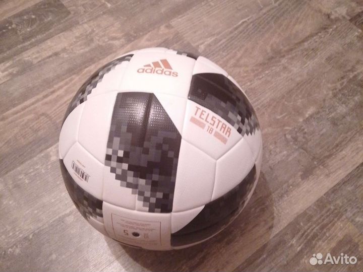 Футбольный мяч adidas telstar 2018