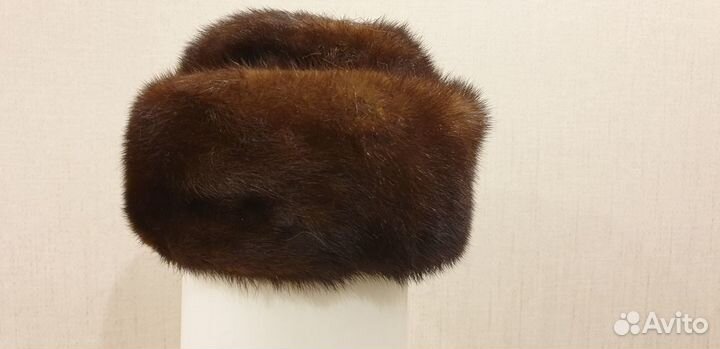 Женские меховые шапки (песец, норка, каракуль)