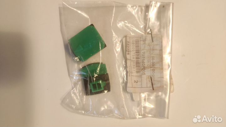 Клипса лобового стекла Nissan Almera